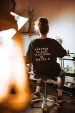 Lade das Bild in den Galerie-Viewer, MÄRCHEN IM KOPF // SHIRT