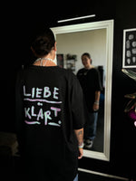 Lade das Bild in den Galerie-Viewer, OVERSIZE SHIRT | LIEBE KLÄRT.
